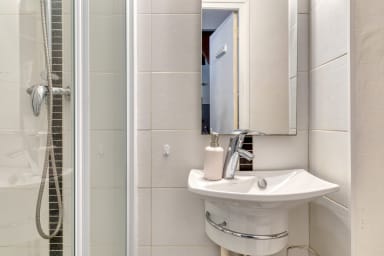 Salle de Bain avec douche