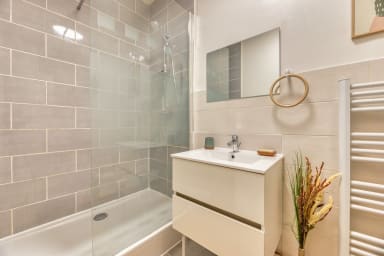 Salle de Bain avec baignoire