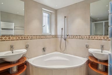 location-prestigieuse-villa-boussole-cote-dazur-salle-de-bain