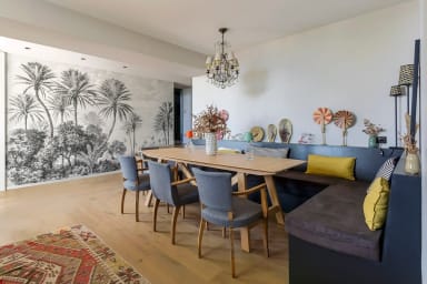 Salle à manger, sa banquette et sa table pour 8 personnes