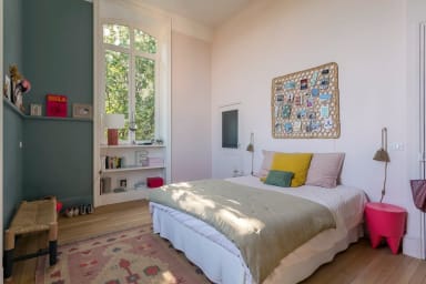Deuxième chambre équipée d'un lit Queen Size avec salle de bain attenante