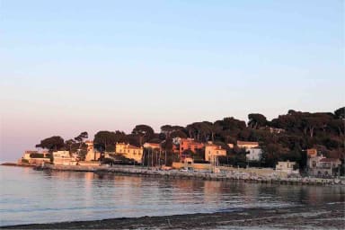 Plage face à la villa
