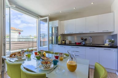 Living room & kitchen