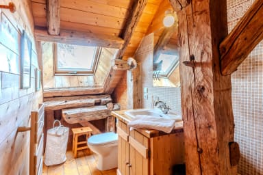 Salle de bain de la suite 1 - niveau salon et cuisine