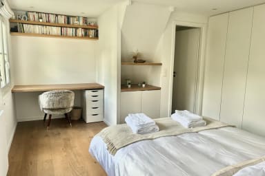 rental-family-prestigious-maison-lumea-paris-bedroom