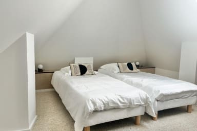 rental-family-prestigious-maison-lumea-paris-bedroom