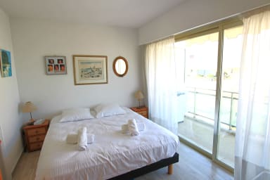 second bedroom with double bed, open on small terrace