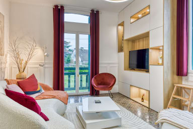 Salon avec vue sur l'extérieur