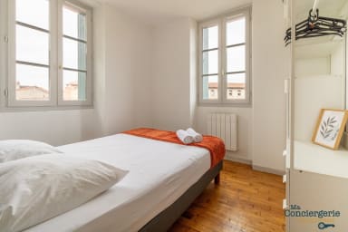 Chambre avec petite penderie