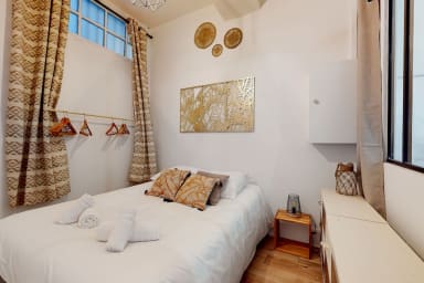 chambre à coucher avec rangement