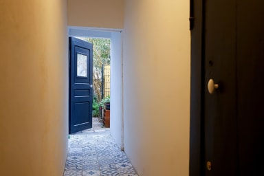 Couloir qui donne sur la terrasse