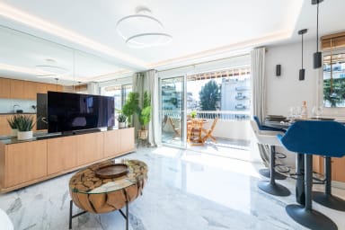 Grand 2P rénové Terrasse Cœur de Cannes