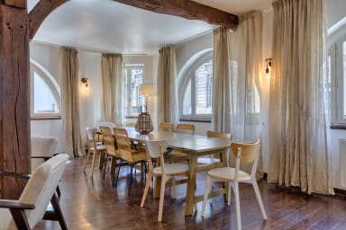 Table à manger avec assises