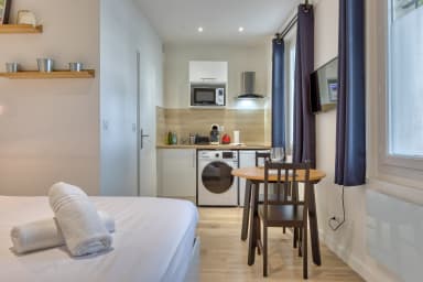 Cuisine aménagée et équipée avec machine à laver le linge