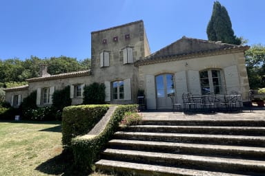 Holiday Home in Lourmarin – Stunning View of the Château
