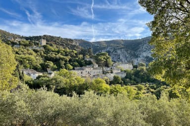 Si les murs pouvaient parler… Oppède le Vieux. 