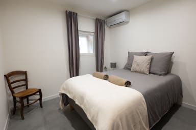 Deuxième chambre – lit double / Second bedroom – double bed