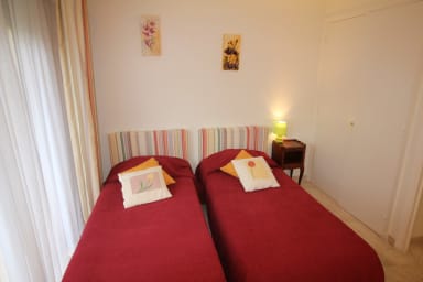 BEDROOM 2 with TWINS BEDS