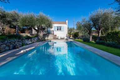 Tranquil House with Pool – Near Cannes