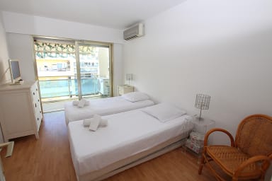 Chambre climatisée 2 : 2 lits simples + terrasse