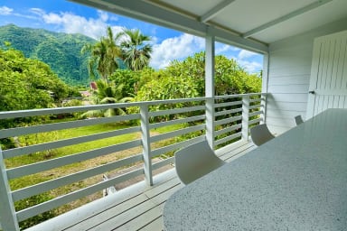 Bar et petit balcon côté cuisine 