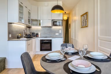 Cuisine ouverte sur la salle à manger