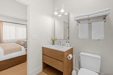 Public Goods toiletries provided