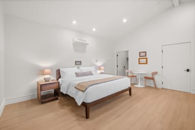 King-size bed, sleeps 2 (Cool Gel Chill memory foam mattress)