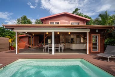 Photo de Villa en location saisonnière à Sainte-Anne en Guadeloupe 
