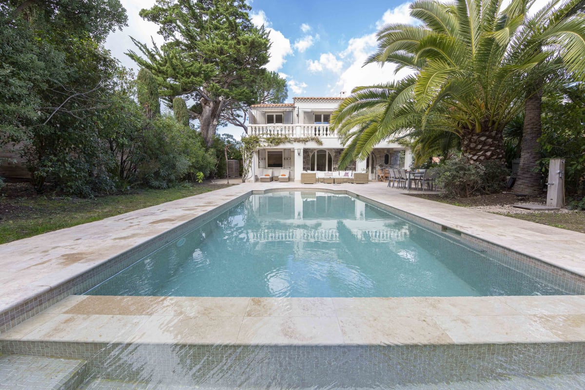 Maison Havre de paix au Cap d'Antibes, piscine chauffée, à deux pas des plages 