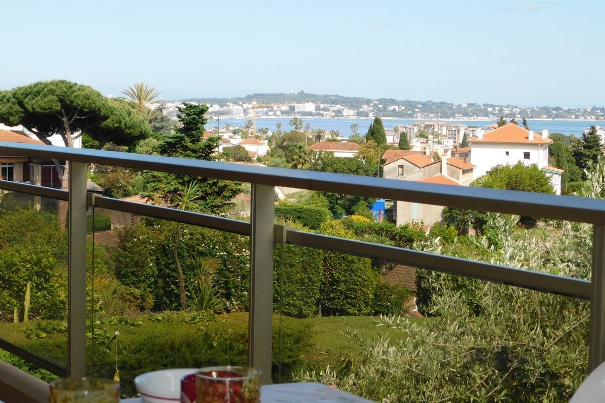 Beau T2 "Les Jardins de la Colline" clim, parking,vue mer