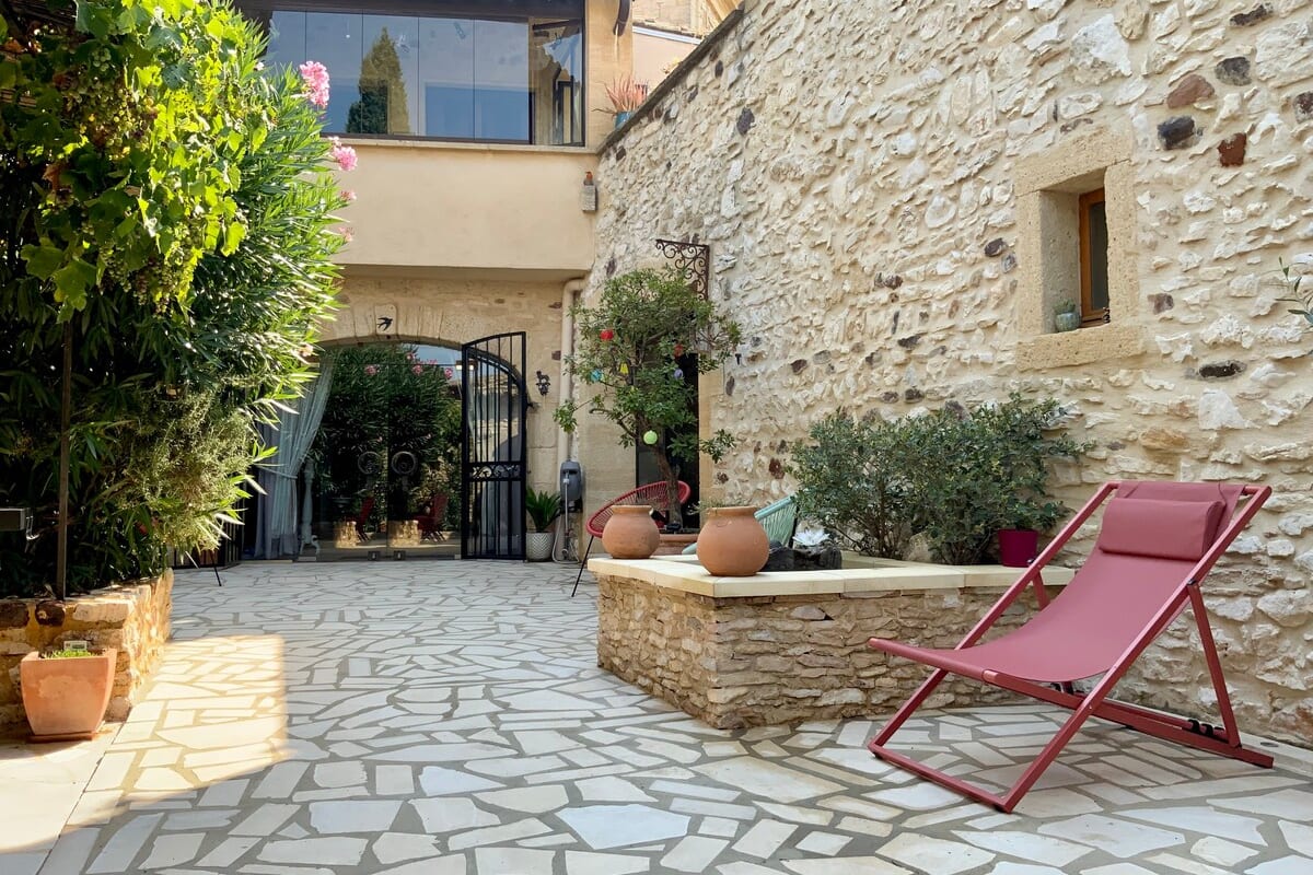 L'Uzétienne- Grande demeure avec bassin et patio !