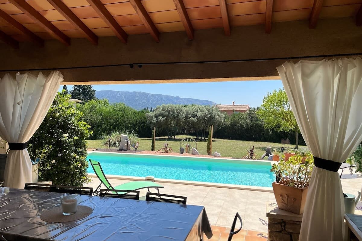  immobilier  84A - "Mas d'Elise", magnifique villa avec piscine au cœur du Luberon