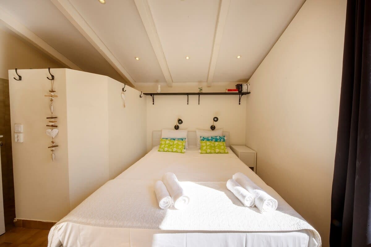 Immobilier 06V - Belle villa - jacuzzi - piscine - tennis  