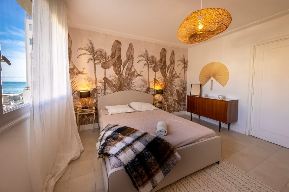  immobilier  06B - Beau 2 pièces rénové avec terrasse vue mer