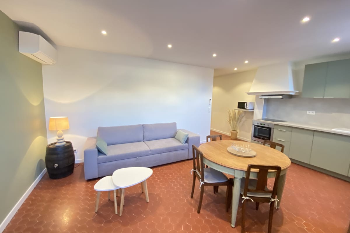 06CF : Bel appartement rénové vieil Antibes