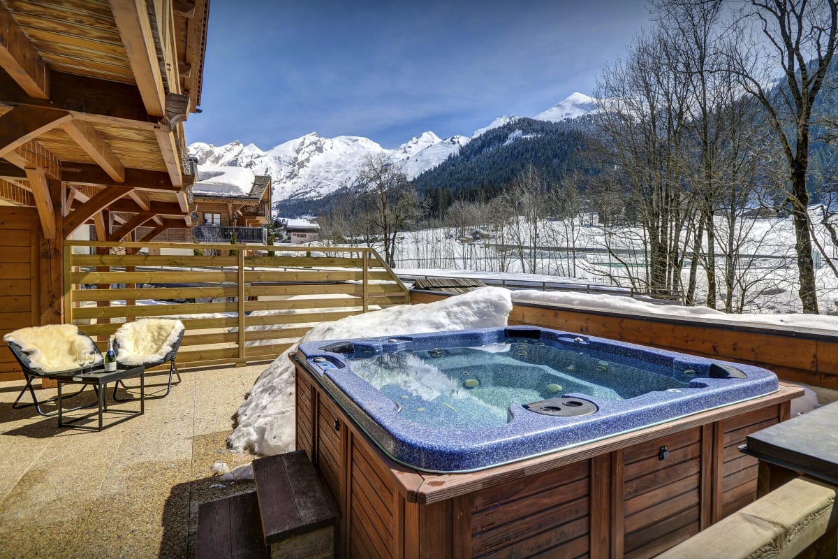 Chalet   Séjour avec spa et vues magnifiques pour 10 (8 adultes max) - OVO Network