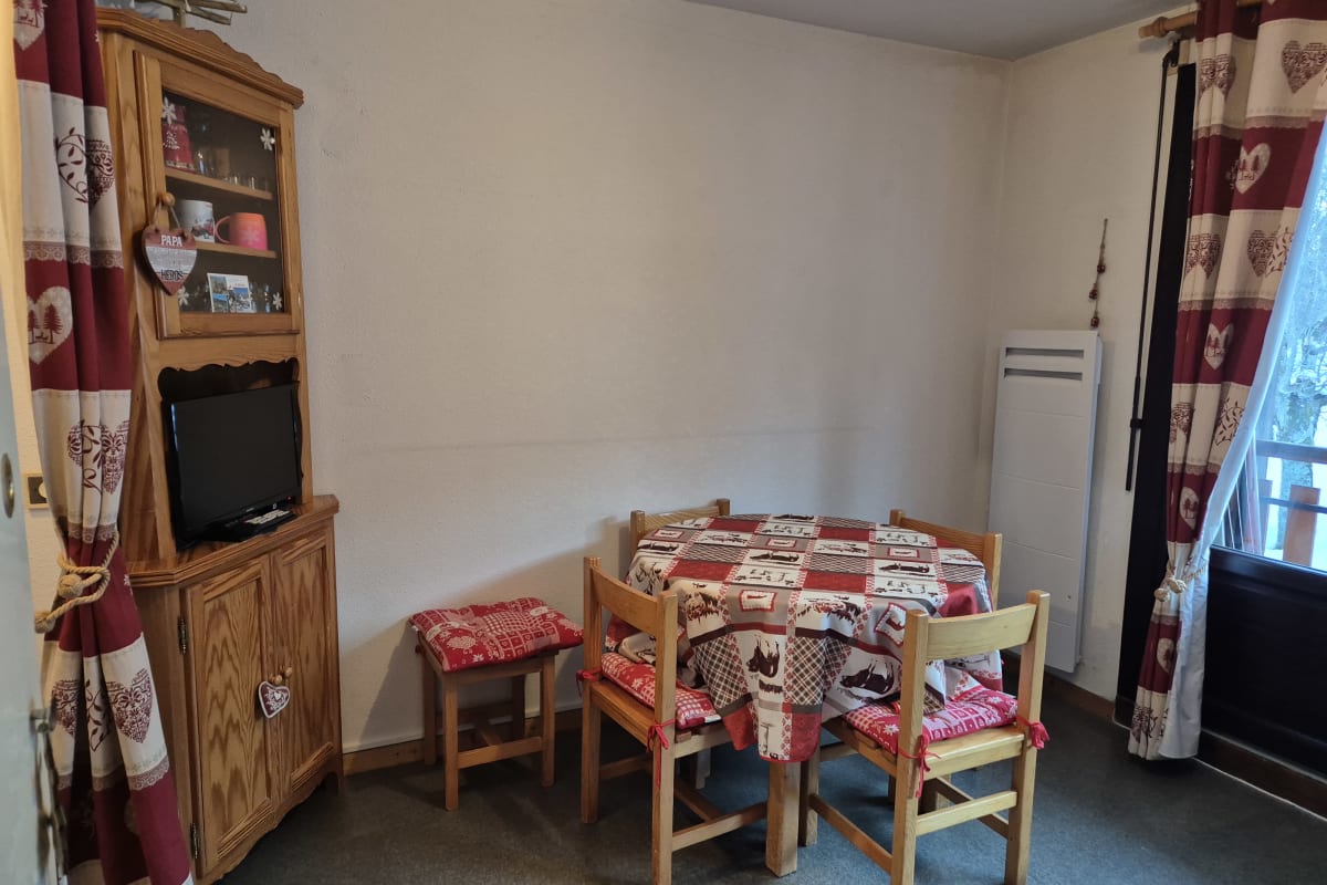  immobilier   Appartement 4 personnes, centre de la station Feclaz - acces piscine été