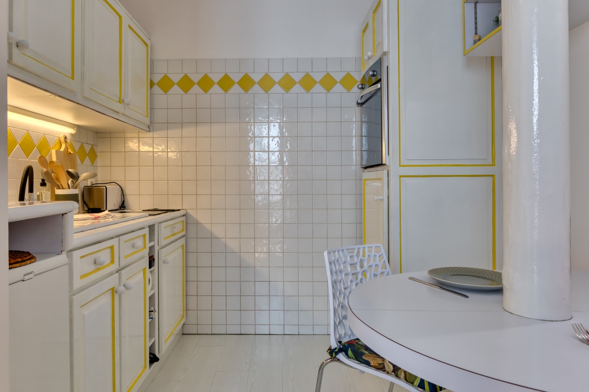 Appartement   Virginie, F2 central et agréable avec parking !