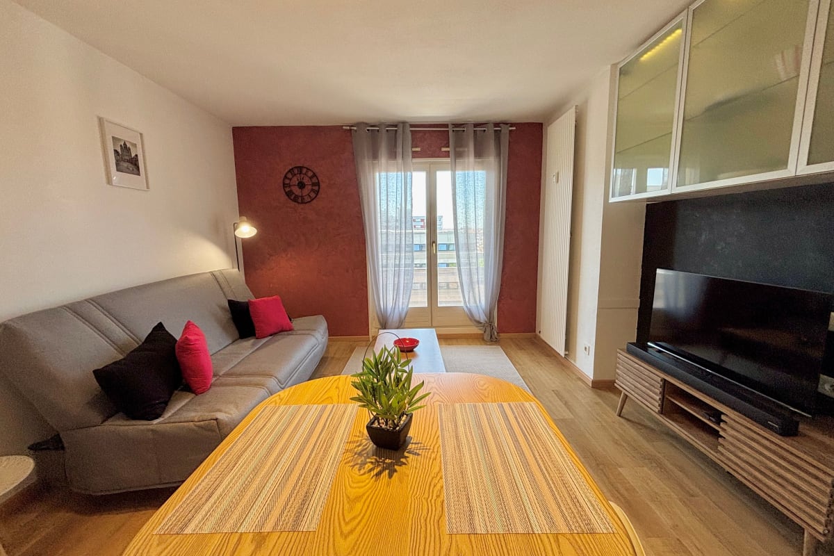 Appartement Appartement au 8ème étage avec 2 balcons  