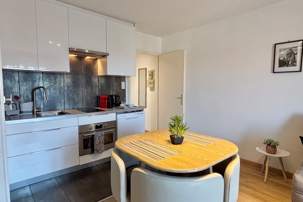  Appartement au 8ème étage avec 2 balcons  