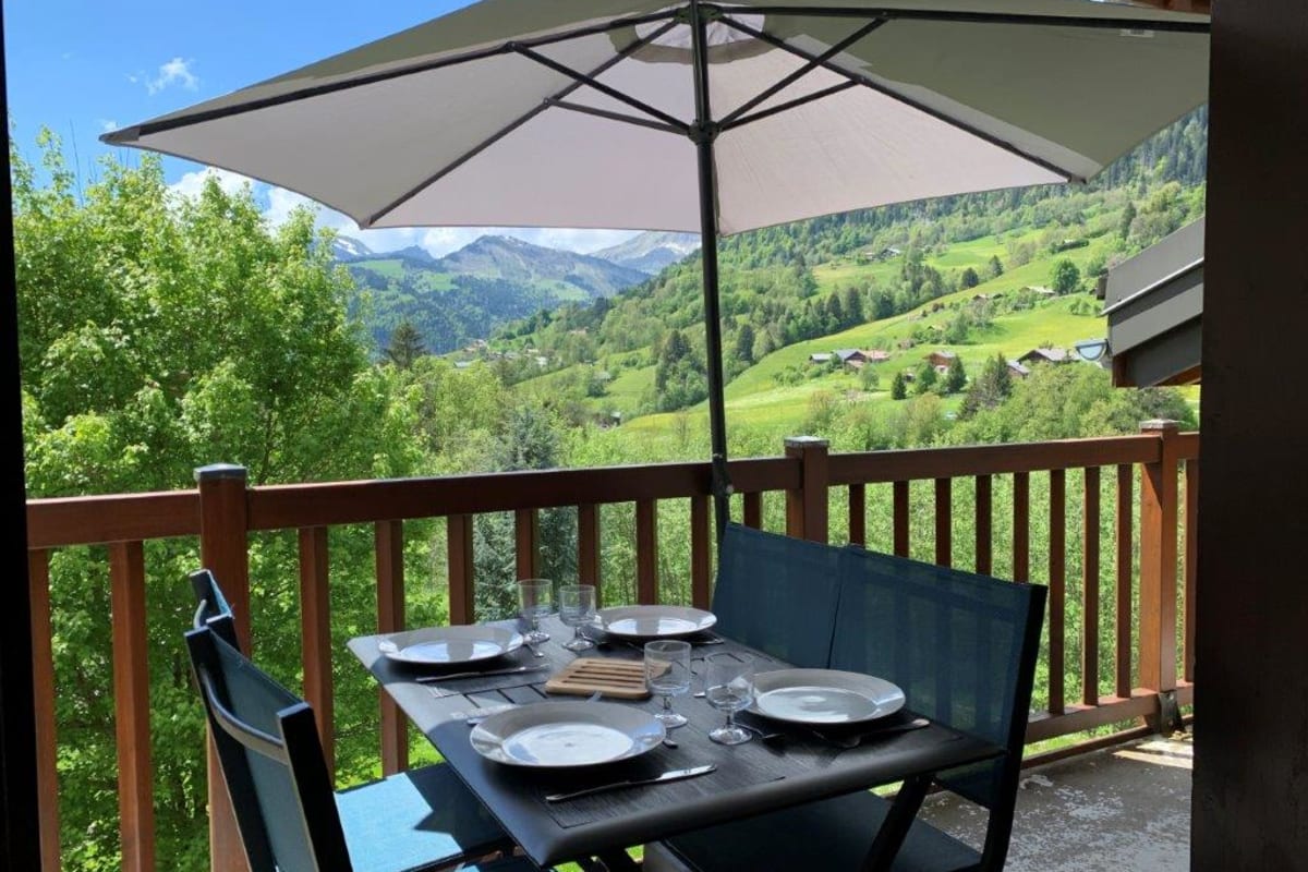 Appartement cosy avec balcon et vue montagne 