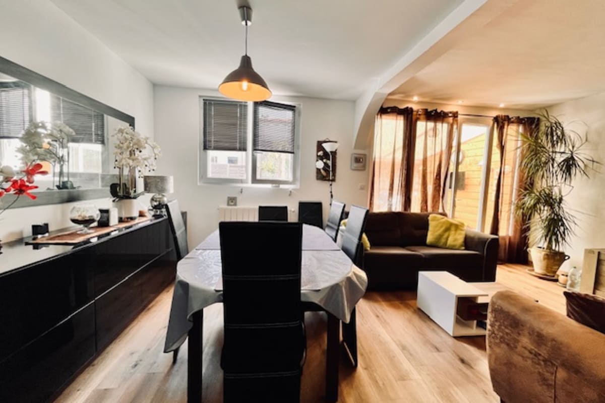  immobilier  Maison spacieuse à La Rochelle, proche des plages