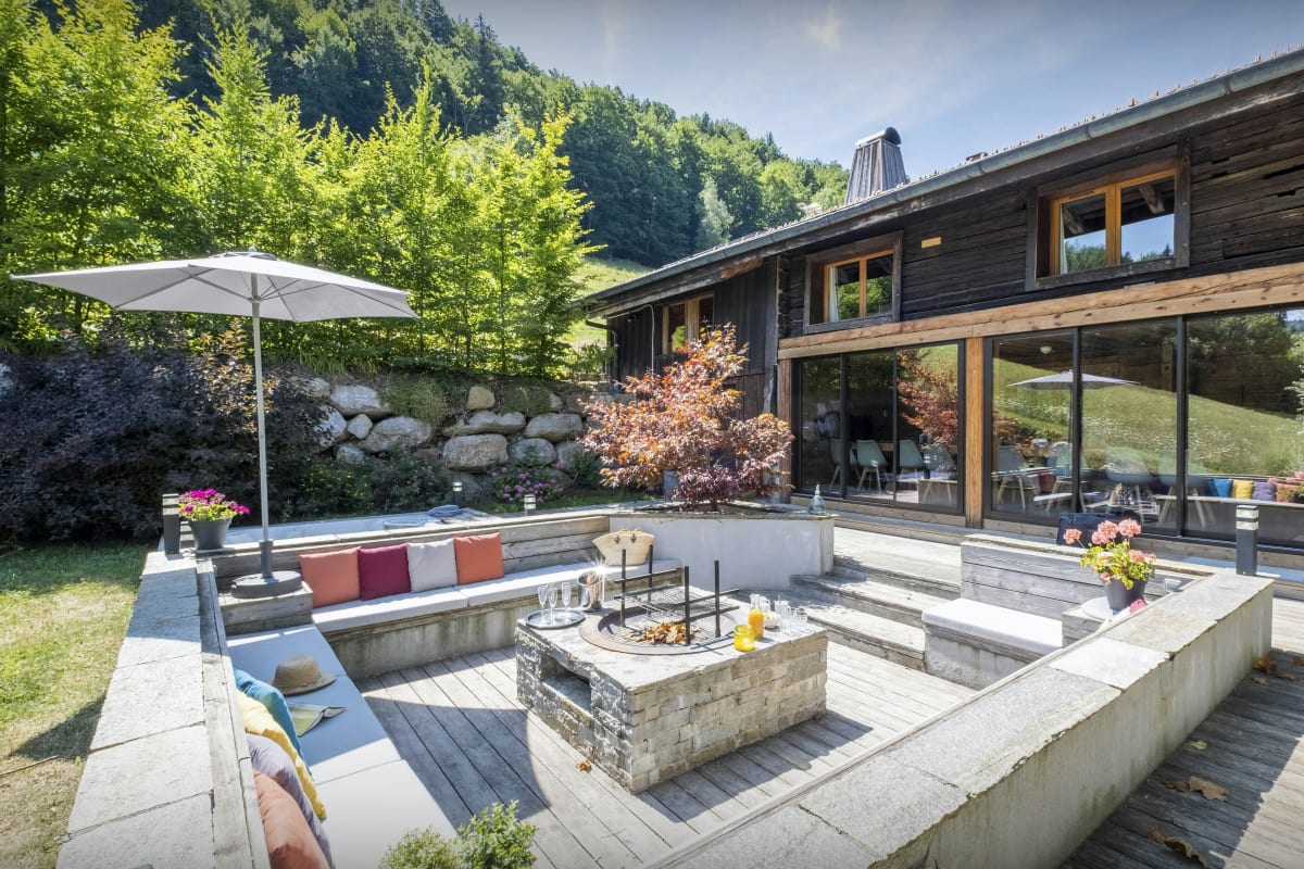 Chalet   Séjour alpin tout luxe pour 15 - cinema, piscine et spa - OVO Network