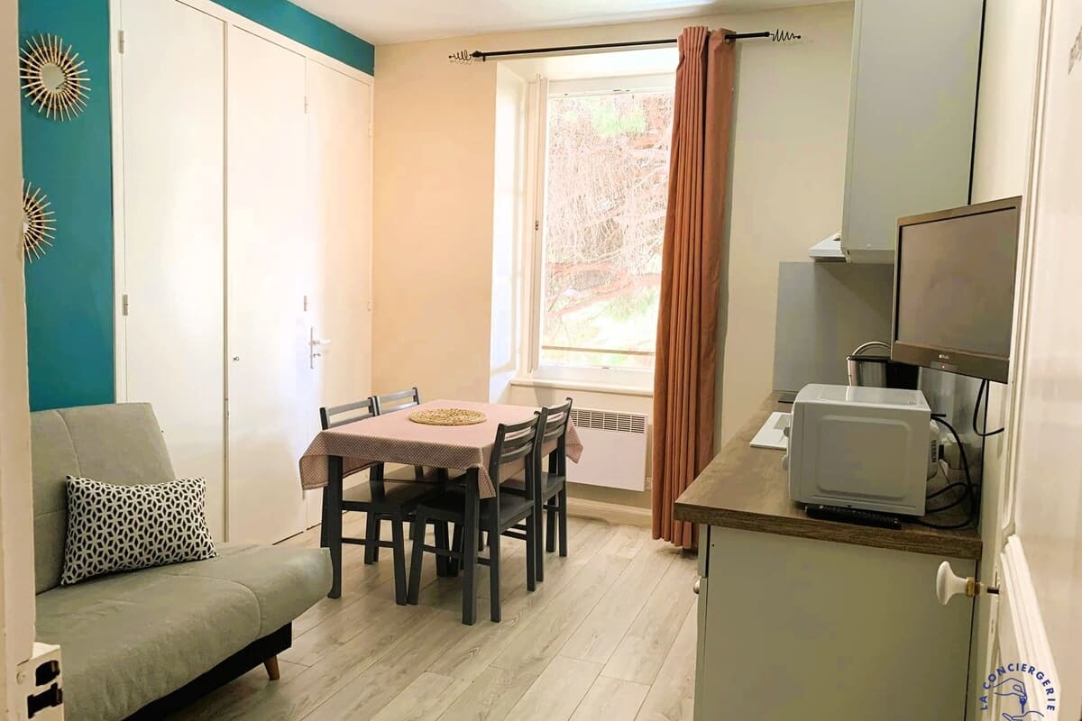  immobilier  Gîte Studio Les Cigales, piscine & WIFI