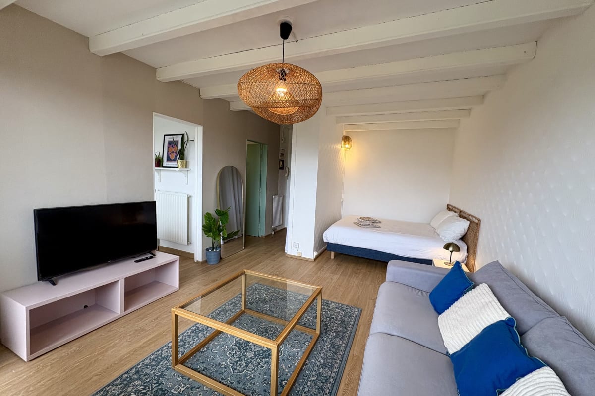 Studio lumineux avec balcon et confort