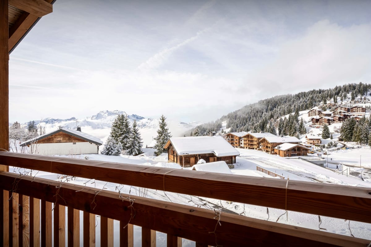  immobilier  Chalet skis aux pieds proche des pistes de La Croix-Fry - OVO Network
