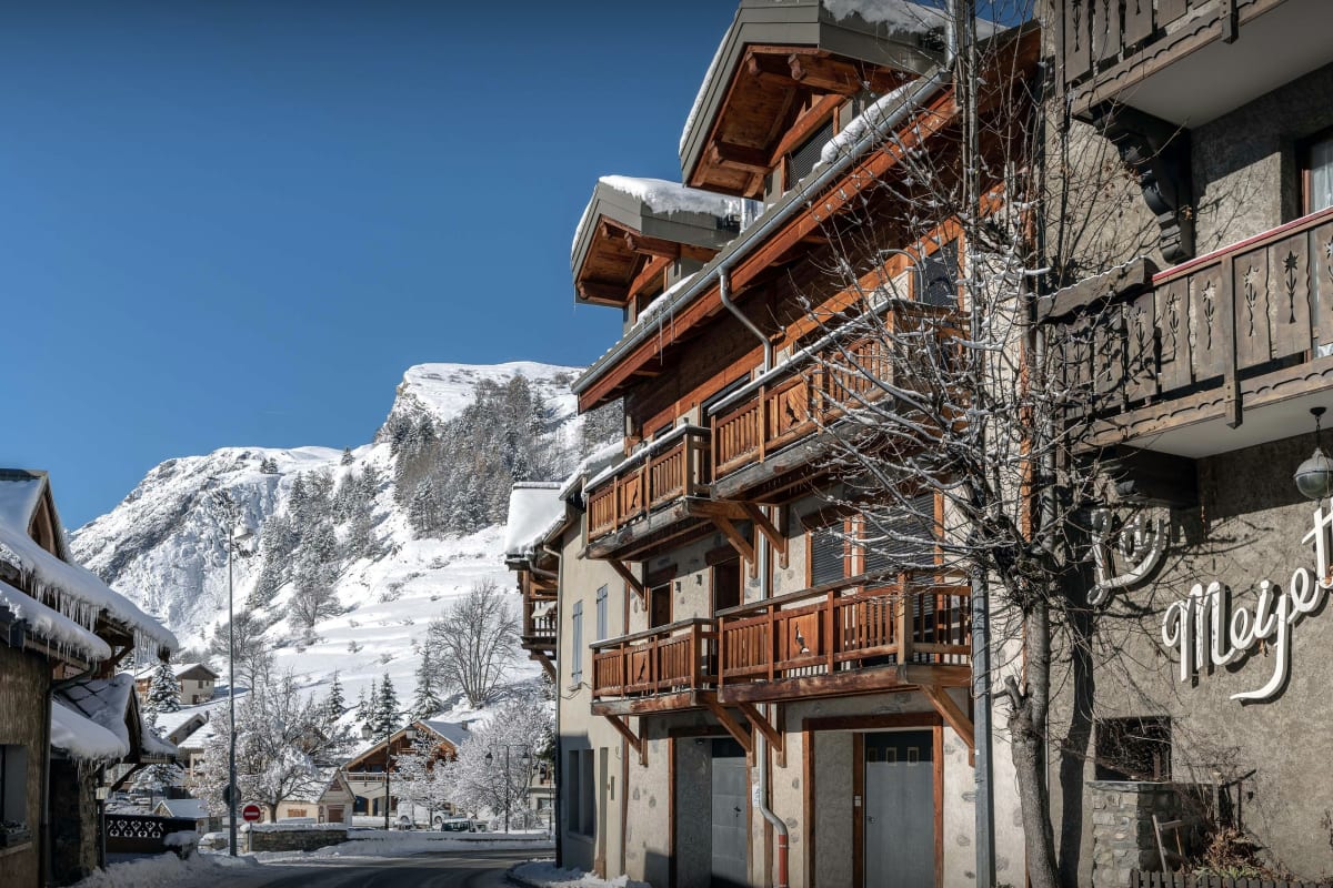 Immobilier Maison pour 4 avec balcons donnant sur le massif des Écrins - OVO Network  