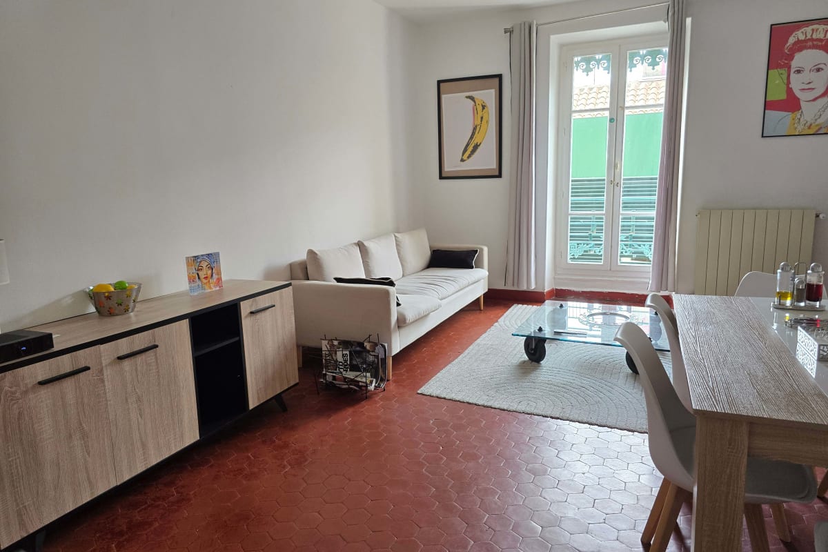 Vaste 160m² Lumineux en Plein Cœur de Nîmes
