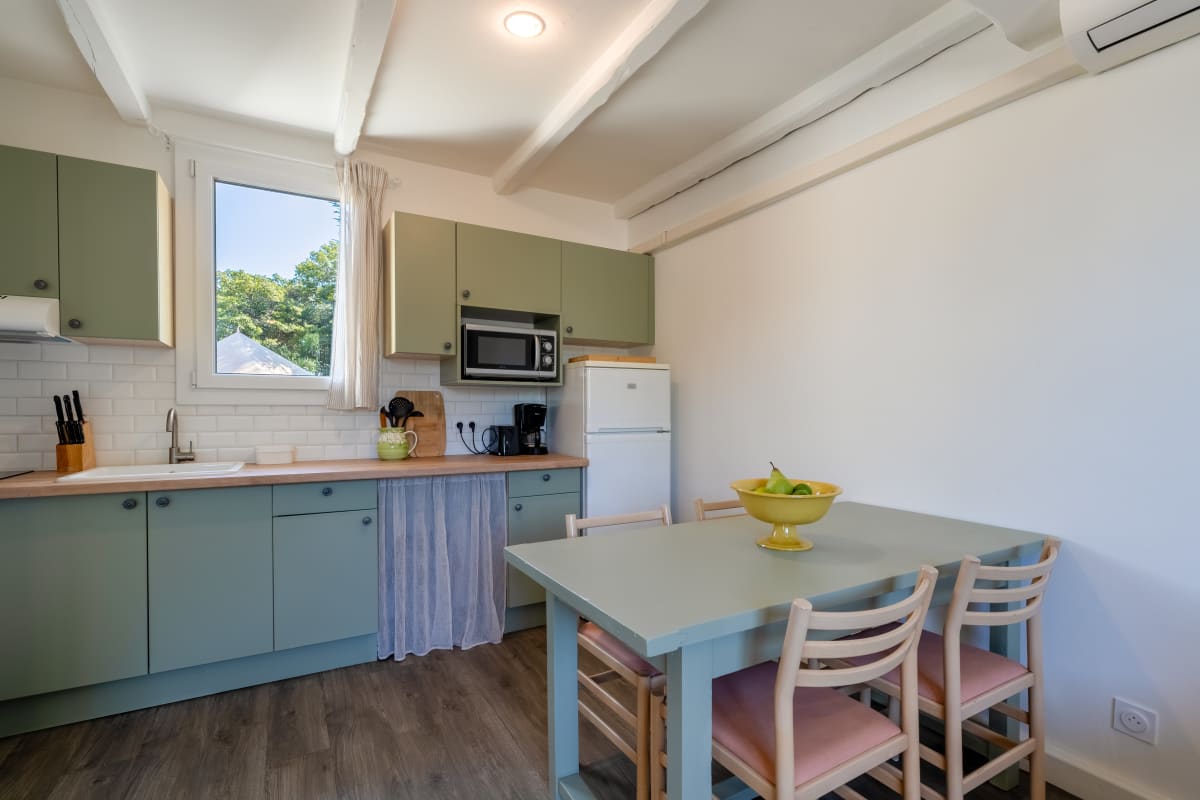  Logement avec piscine au calme 
